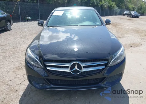 2015 Mercedes-Benz C 300 4Matic/Luxury 4Matic/Sport 4Matic z USA, uszkodzony, nr VIN 55SWF4KB9FU023915